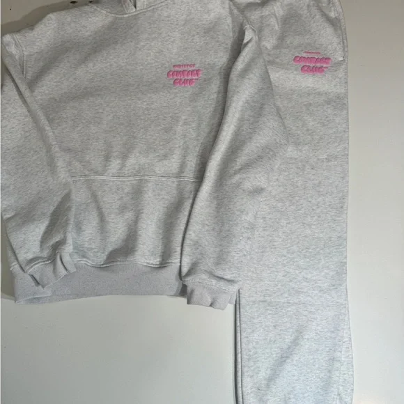 White Fox Gray and Pink Hoodie and Sweatpants Set Brand New without Tags - Picture 3 of 5